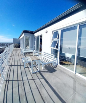 2 Dolphin Ridge , Bloubergstrand